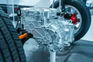 Toyota choque le marché : pourquoi la marque veut remettre des moteurs thermiques dans ses voitures électriques