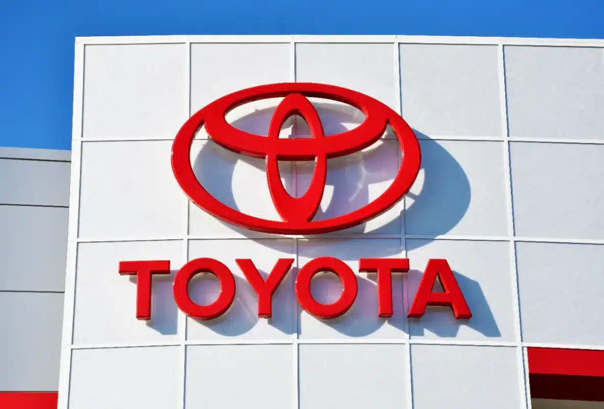 Toyota rattrapée par un scandale : près d’un million de voitures rappelées d’urgence