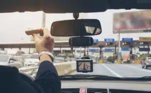 Ces automobilistes ont trouvé la parade pour éviter les files au péage cet automne