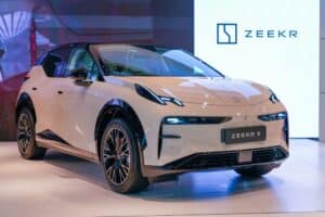 Voiture électrique : Zeekr 001 atteint 7 min de charge et presque 1 000 ch