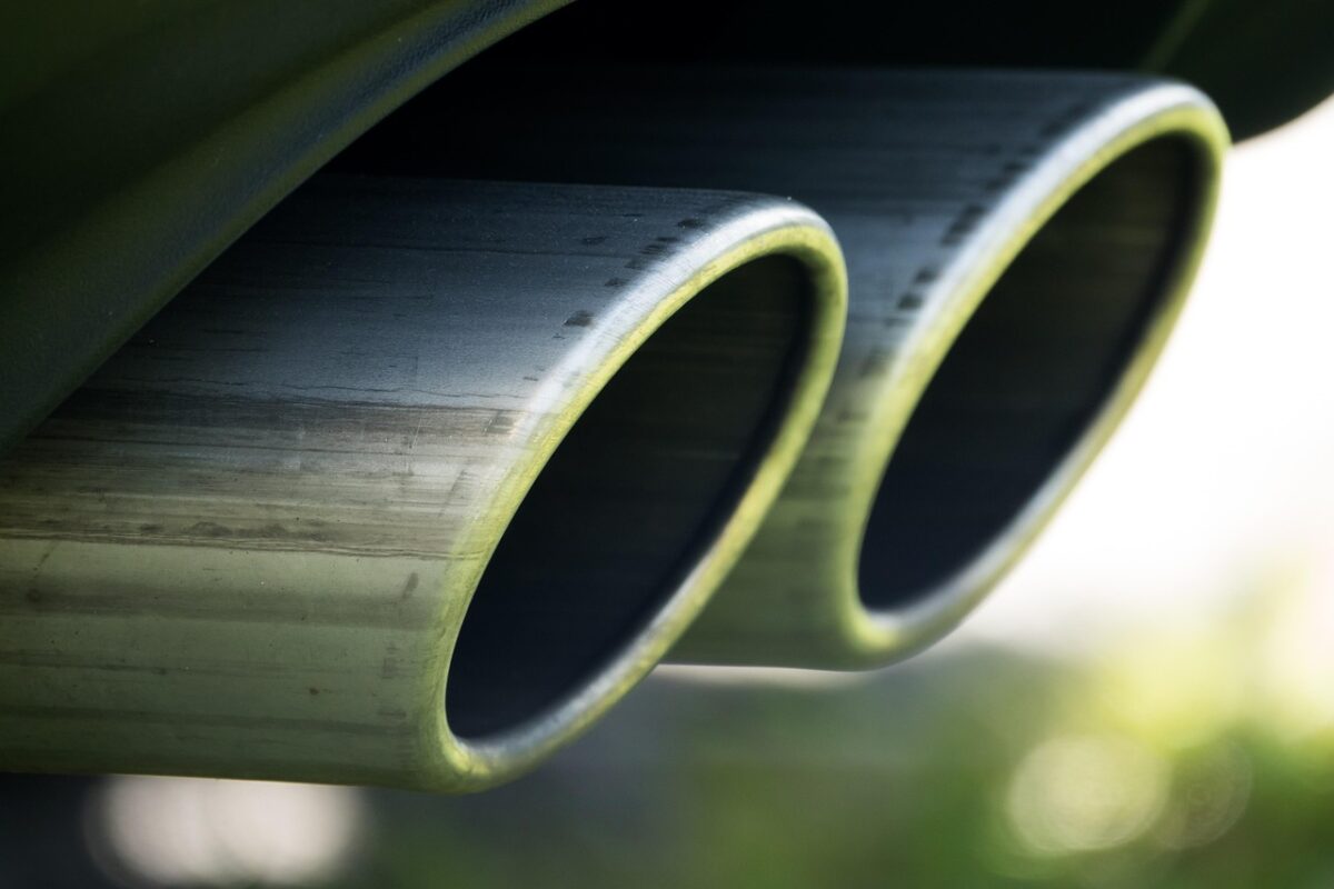 ace aux difficultés du secteur, l’Allemagne réclame la suppression du calendrier de fin des voitures thermiques fixé à 2035. Pixabay