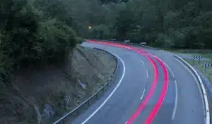 La Malaisie pensait révolutionner les routes avec de la peinture phosphorescente… le résultat est inquiétant