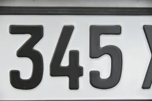 « Plaques d’immatriculation roses » : ce changement inattendu va surprendre les automobilistes dès 2026