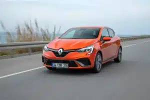 Renault crée la surprise : la Mégane et le Scénic pourraient dire adieu à l’électrique !