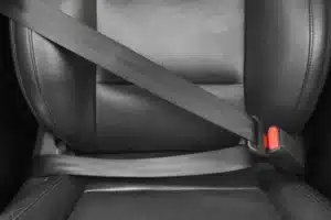Vous laissez les ceintures arrière détachées ? Voici pourquoi c’est une grave erreur