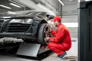 Un simple voyant moteur met Stellantis dans la tourmente : 711 000 véhicules rappelés en urgence en Europe