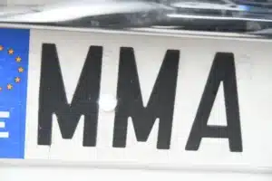 Plaques françaises : la fraude explose malgré la grande réforme