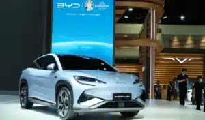 Des ingénieurs japonais ouvrent une BYD… et n’en reviennent pas de ce qu’ils découvrent à l’intérieur