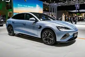 Les voitures électriques à prix cassés : l’arme secrète de la Chine pour dominer l’Europe