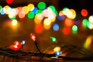 Décorer sa voiture pour Noël : que dit vraiment le Code de la route ?