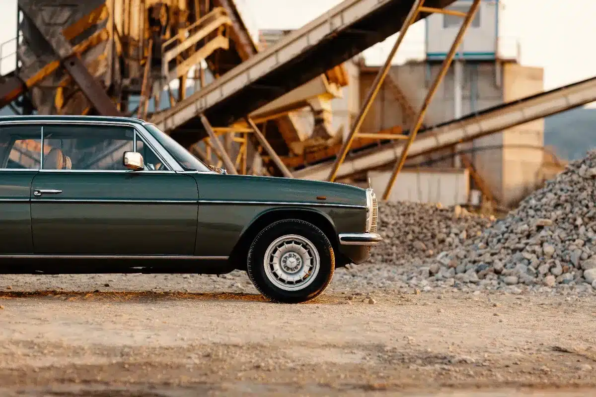 Découverte incroyable : une Mercedes de 1982 avec seulement 68 km au compteur !