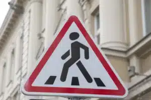 Stationnement : des milliers de places vont disparaître, et votre ville est sans doute concernée