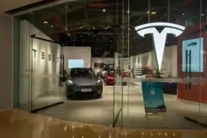 Une obsession étrange : comment l’Europe a transformé la fin de Tesla en véritable psychose