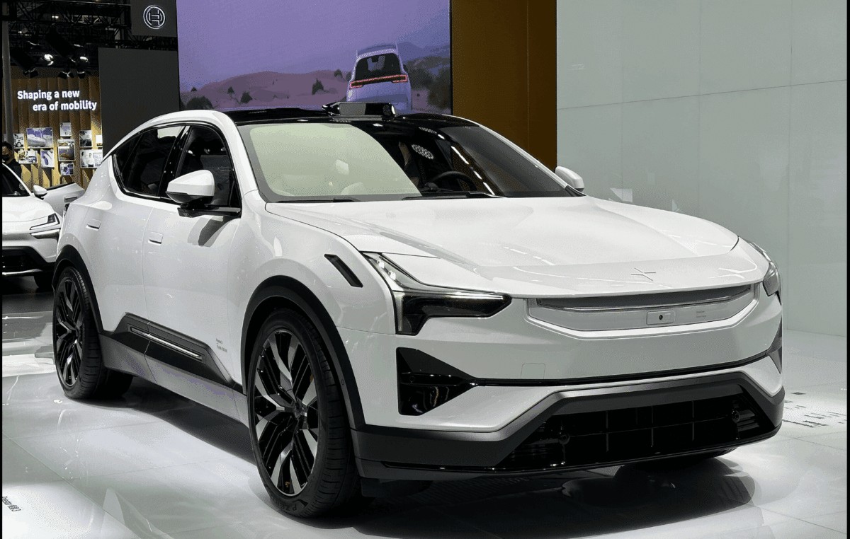 Endettée mais toujours en mouvement, Polestar obtient 600 millions de dollars de financement pour stabiliser ses opérations et tenter de relancer sa trajectoire sur le marché mondial de l’électrique. Wikipedia