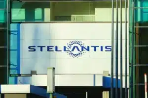 Moteurs thermiques maintenus, mais chez Stellantis l’agacement monte (et ce n’est qu’un début)