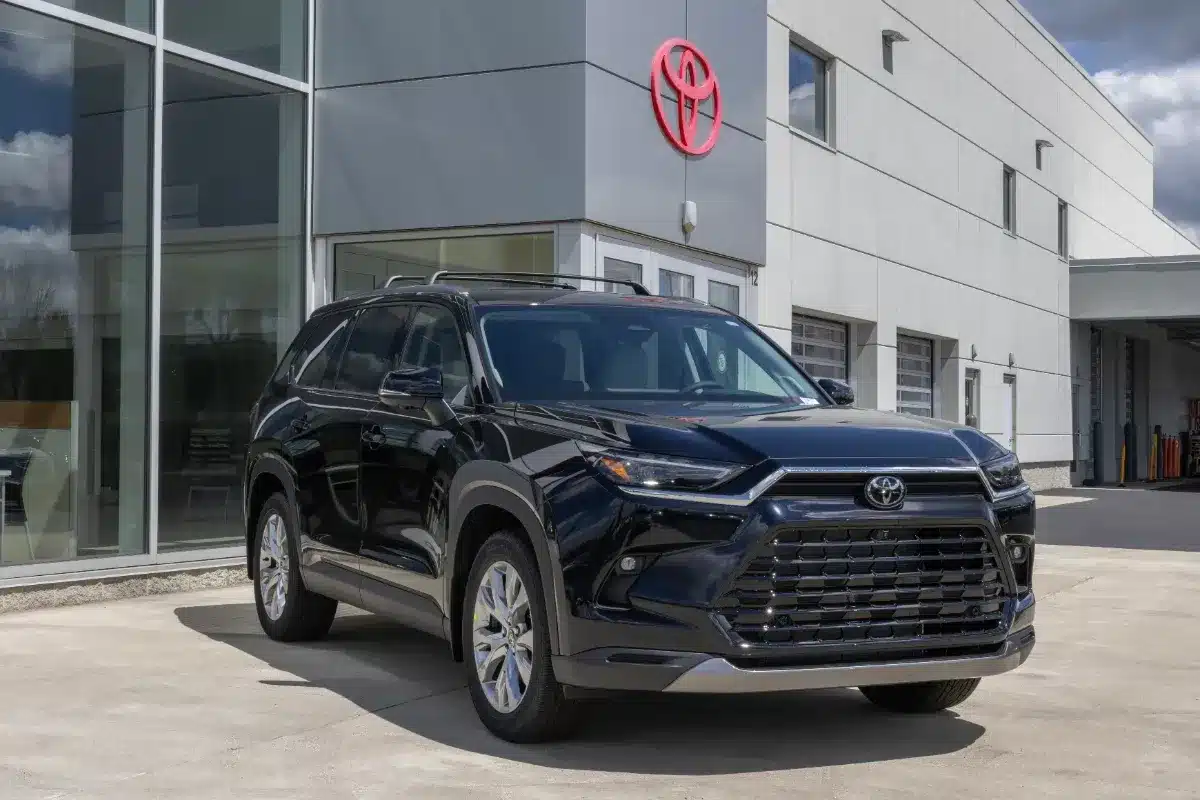 « C’est devenu invivable » : les vols de batteries poussent ces conducteurs Toyota à abandonner l’hybride
