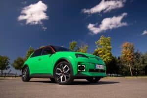 Voiture électrique la plus vendue en France : la Renault 5 E‑Tech écrase Tesla