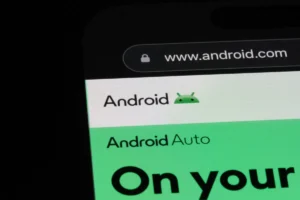 Android Auto cache un menu secret : voici comment il peut tout changer dans votre voiture en 2026