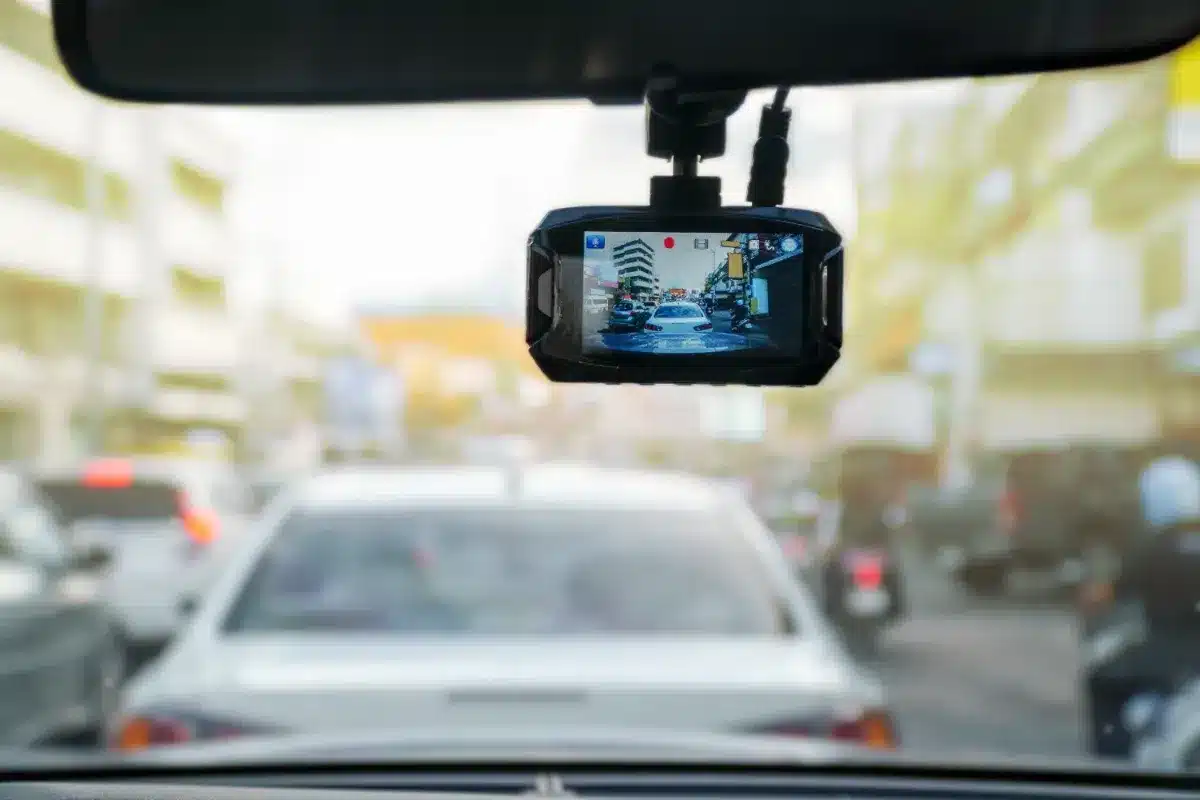 Les conducteurs se filment de plus en plus : ces caméras qui peuvent désormais vous incriminer