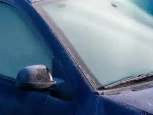 Chaque matin cet hiver vous gaspillez de l’essence sans le savoir, découvrez pourquoi