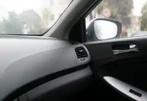 Un simple sachet de thé oublié dans votre voiture en hiver… et les effets sont bluffants