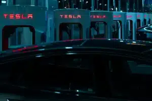 Tesla prend tout le monde de court : des Robotaxis 100 % autonomes roulent déjà ici