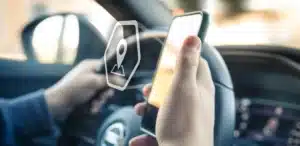 France : ce que la loi autorise (vraiment) quand vous utilisez le GPS de votre smartphone au volant