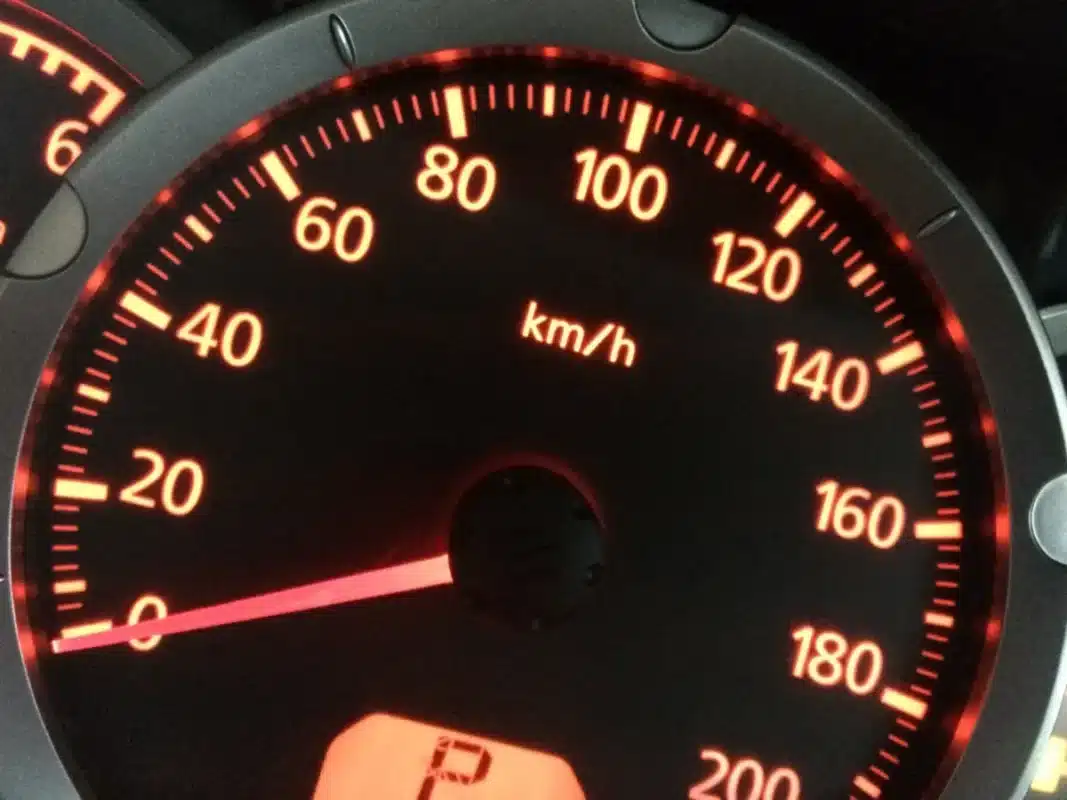 “Ça peut sauver des vies” : pourquoi le patron de Fiat veut limiter la vitesse de votre voiture