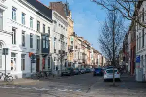 Pourquoi des milliers de places de parking vont être supprimées : l’argument choc sur les piétons