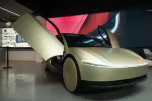 Les Cybercabs de Tesla prennent la route et ça inquiètent déjà les autorités