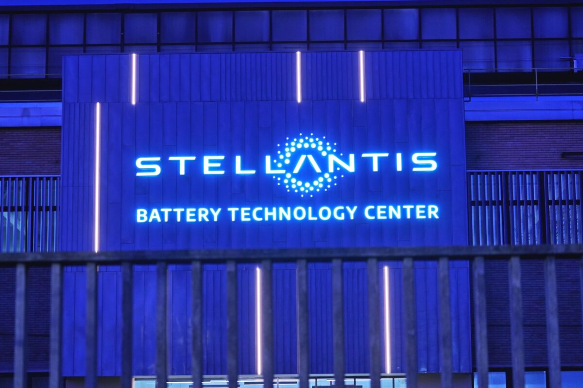 Voiture Electrique En Europe Stellantis Alerte Sur Un Modele Industriel Fragilise