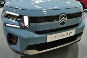 Pourquoi certaines voitures électriques battent les essence en 2026