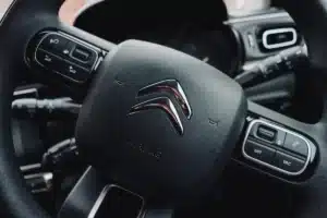 Citroën contraint de rappeler en urgence des milliers de véhicules à cause d’un bug invisible