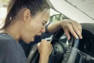 Dormir dans sa voiture après avoir bu : ce que la loi peut vraiment vous reprocher