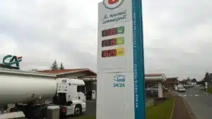 Essence moins chère chez Leclerc ? Les affichages en station sèment le doute sur la baisse