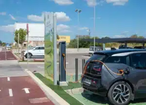 Mauvaise nouvelle pour les automobilistes qui rechargent chez Carrefour : la gratuité disparaît le 1er avril 2026