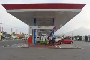 Plein de carburant : ce pays limite les touristes à la pompe