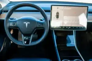 Ils ont parcouru 2 500 km en voiture électrique pour prouver sa supériorité : leur conclusion donne raison au diesel, et ça fait débat