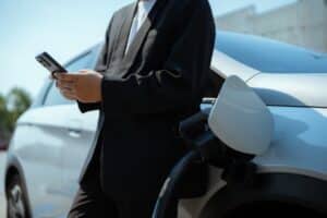 Voiture électrique : les Français prêts à travailler autrement