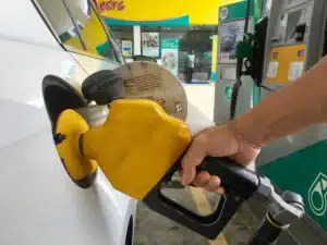 Mauvaise nouvelle pour les automobilistes : l'aide carburant "grands rouleurs" est enfin là, mais des millions de conducteurs en sont exclus sans le savoir