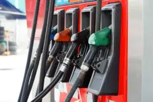 L'Allemagne réduit sa taxe sur le carburant : pourquoi la France ne bouge pas alors que les autres pays européens suivent le mouvement