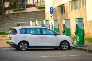 Les experts dévoilent le seuil kilométrique où se dégrade la batterie de votre voiture électrique