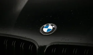 Pourquoi un seul constructeur parvient à faire tourner correctement ses usines en Europe alors que tous les autres accumulent les arrêts de production