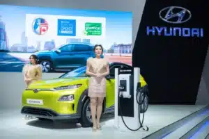 Adieu la pompe à essence : les ventes d'électriques d'occasion explosent de 40% depuis la flambée du carburant, les concessionnaires confirment