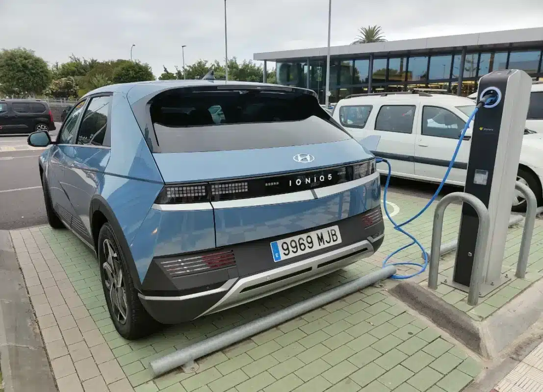 30 000 bornes sur les autoroutes françaises : le Gouvernement passe à l'offensive, les conducteurs de thermiques n'en reviennent pas