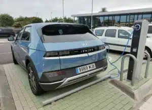 30 000 bornes sur les autoroutes françaises : le Gouvernement passe à l'offensive, les conducteurs de thermiques n'en reviennent pas