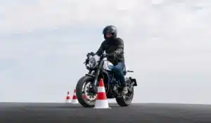 Ce flou juridique sur les plaques d'immatriculation piège des milliers de motards chaque année
