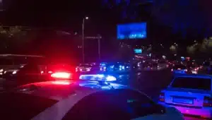 Dans quels cas un policier qui grille un feu rouge commet une infraction comme n'importe quel automobiliste