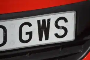 Mauvaise nouvelle pour les automobilistes : le Sénat propose de scanner chaque plaque en France pour détecter les délits en temps réel