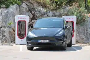 « Tesla me doit 6 400 € » : ce propriétaire de Model 3 refuse de lâcher l'affaire après avoir payé le FSD sans jamais en profiter